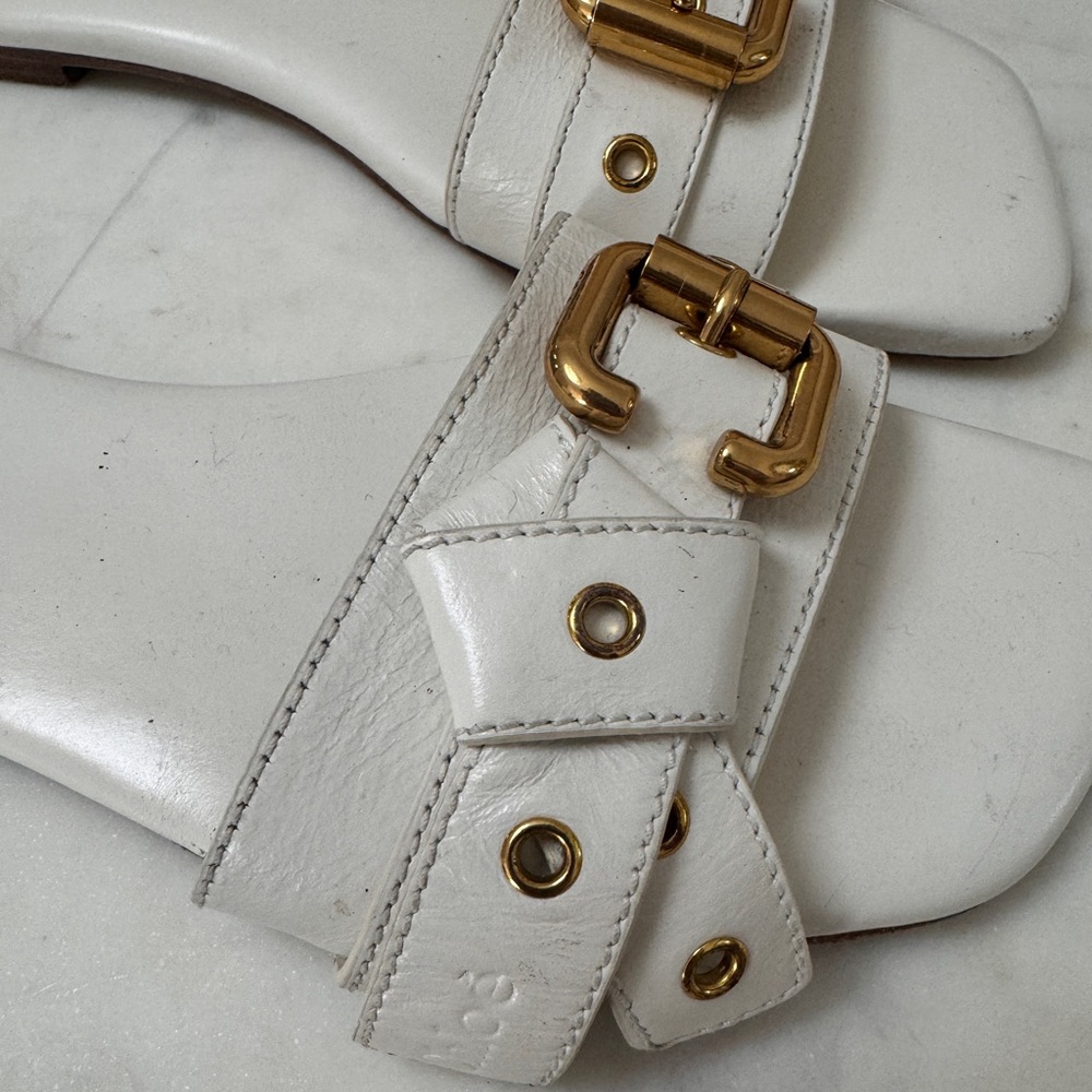 🤍 CHLOE Mae White Leather Buckle Flat Slide Sandals 🤍 - Picture 5 of 9